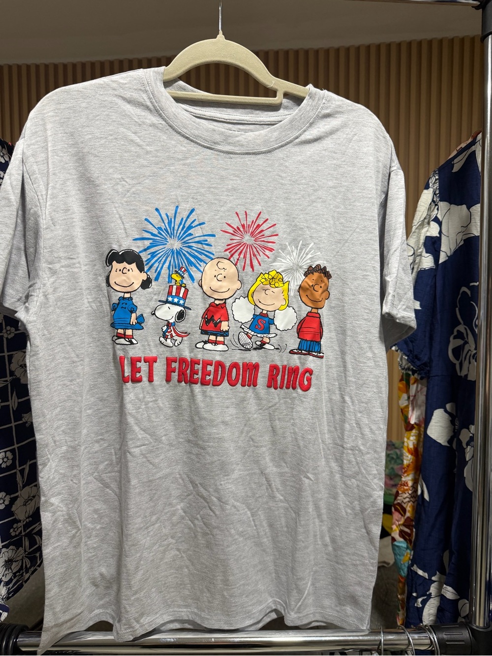 Peanuts Gray 'Let Freedom Ring' Graphic Tee L Unisex #205